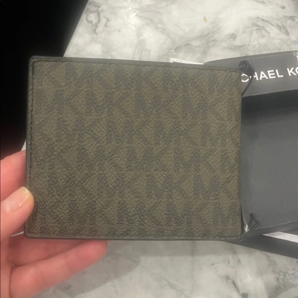 Michael Kors Men's Olive and White Bilford Slim wallet